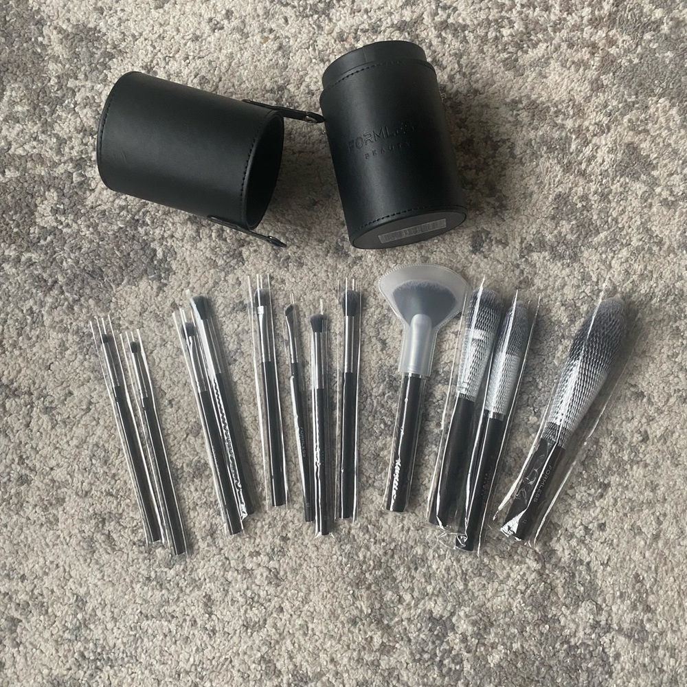 FORMLESS Master Brush Set with Case